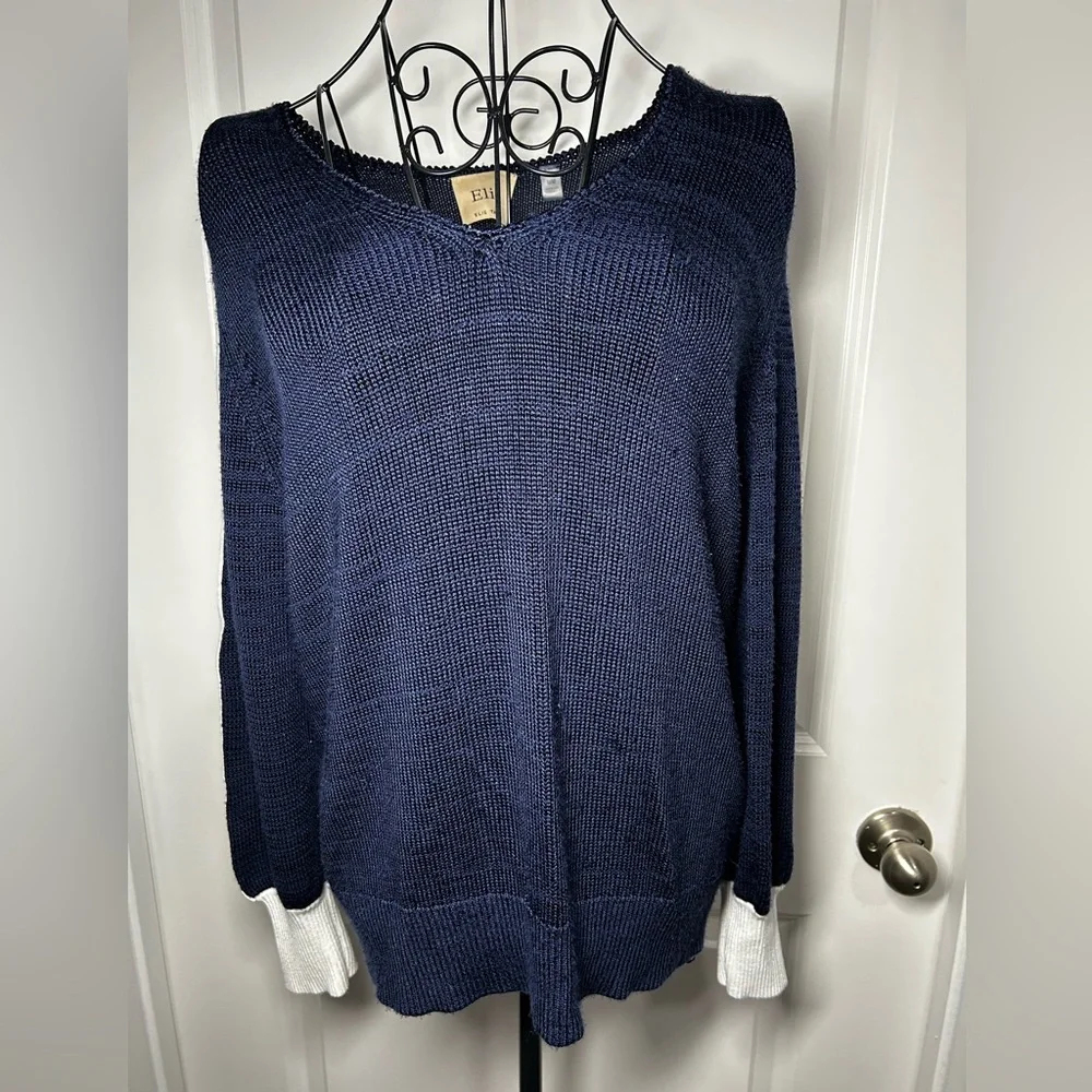 Elie Tahari Navy and White Knit Top‎